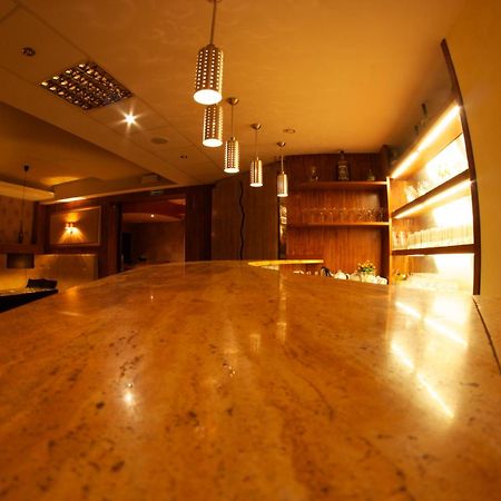 Hotel Tenishouse Marki  Dış mekan fotoğraf