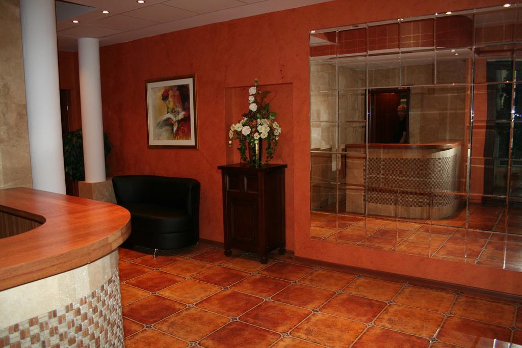 Hotel Tenishouse Marki  Dış mekan fotoğraf