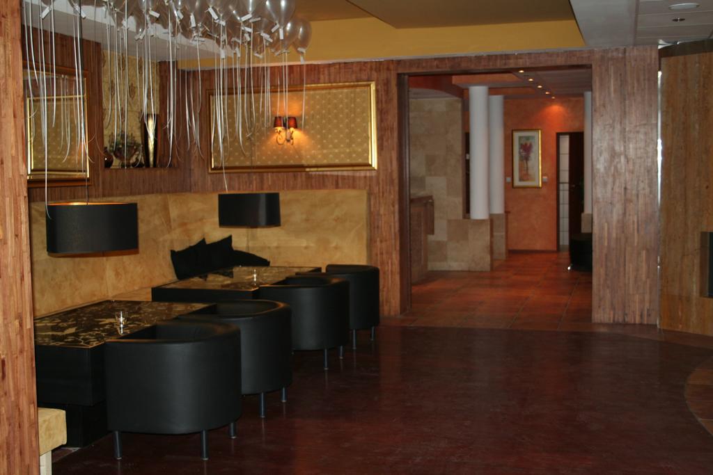 Hotel Tenishouse Marki  Dış mekan fotoğraf
