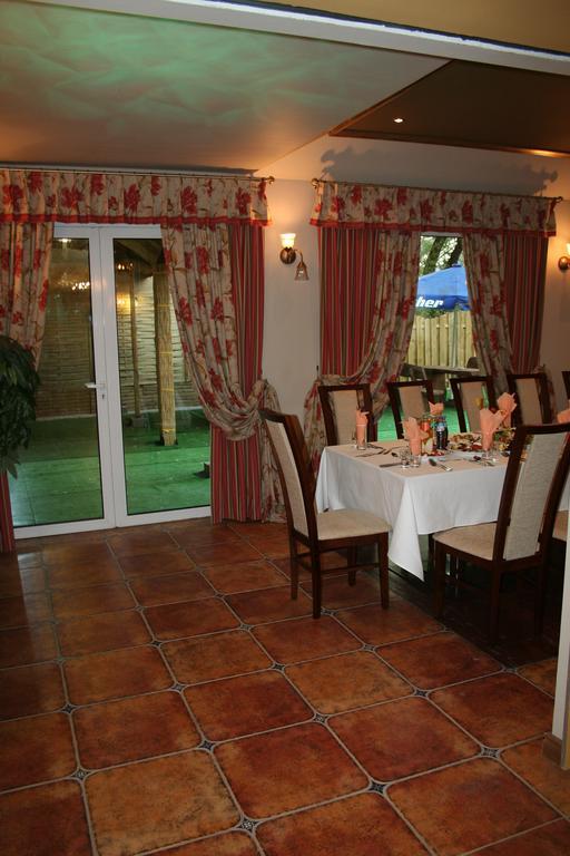 Hotel Tenishouse Marki  Dış mekan fotoğraf