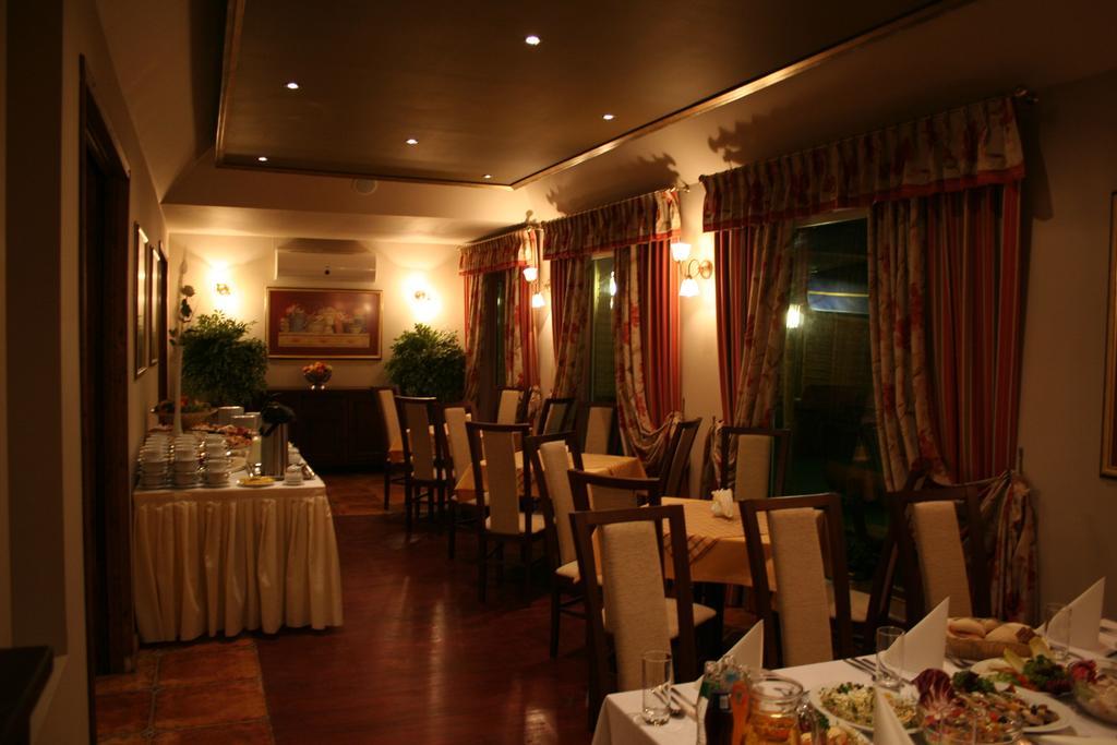 Hotel Tenishouse Marki  Dış mekan fotoğraf