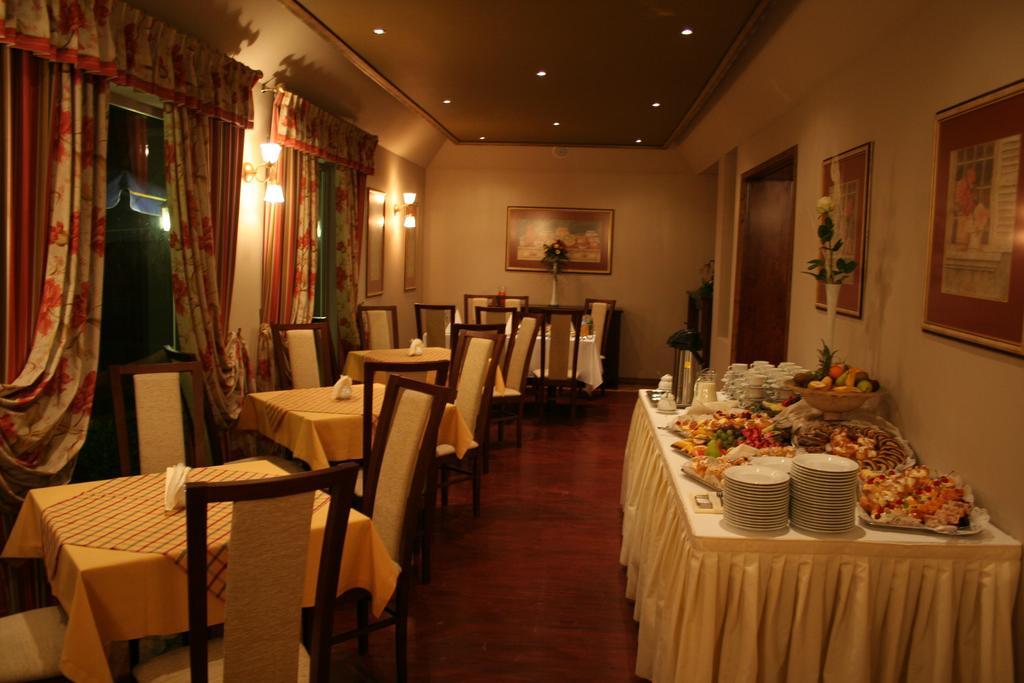 Hotel Tenishouse Marki  Dış mekan fotoğraf
