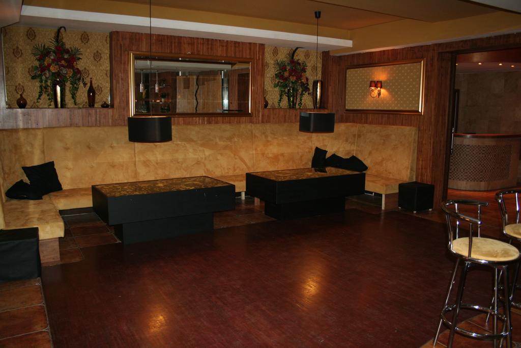 Hotel Tenishouse Marki  Dış mekan fotoğraf