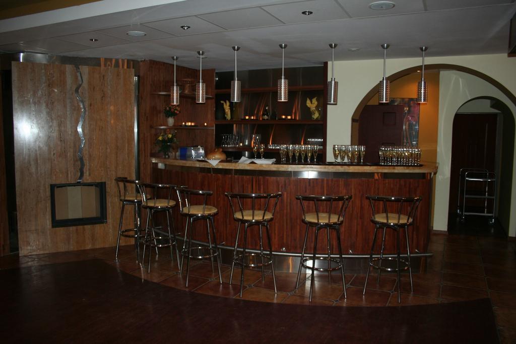 Hotel Tenishouse Marki  Dış mekan fotoğraf