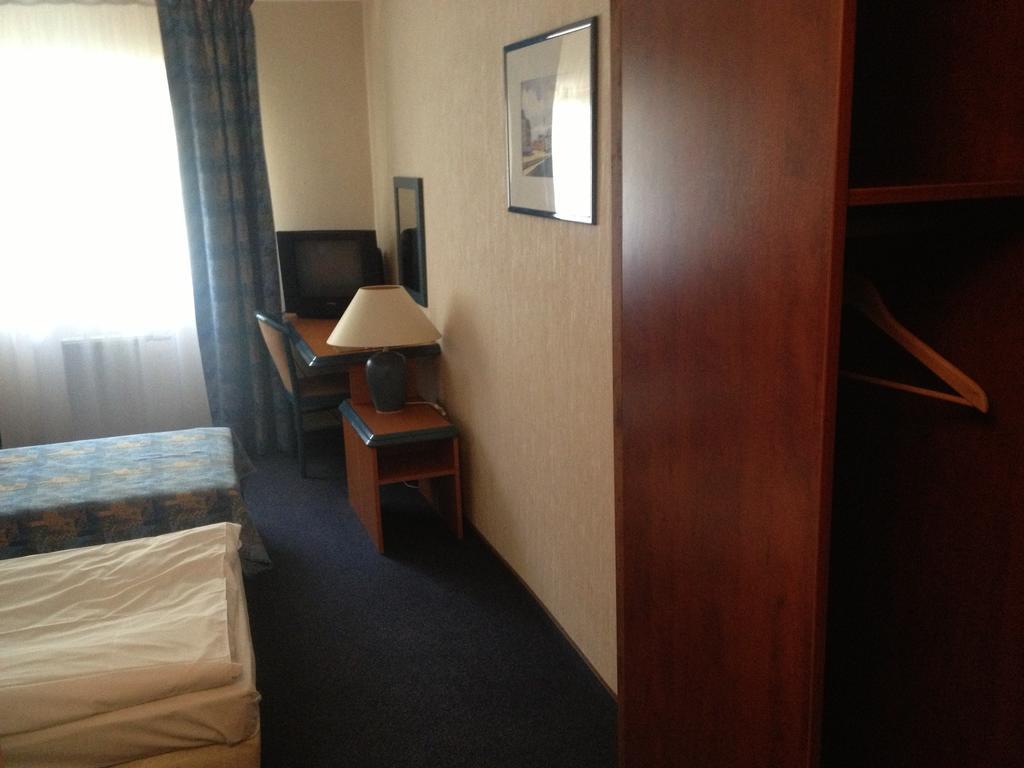 Hotel Tenishouse Marki  Oda fotoğraf