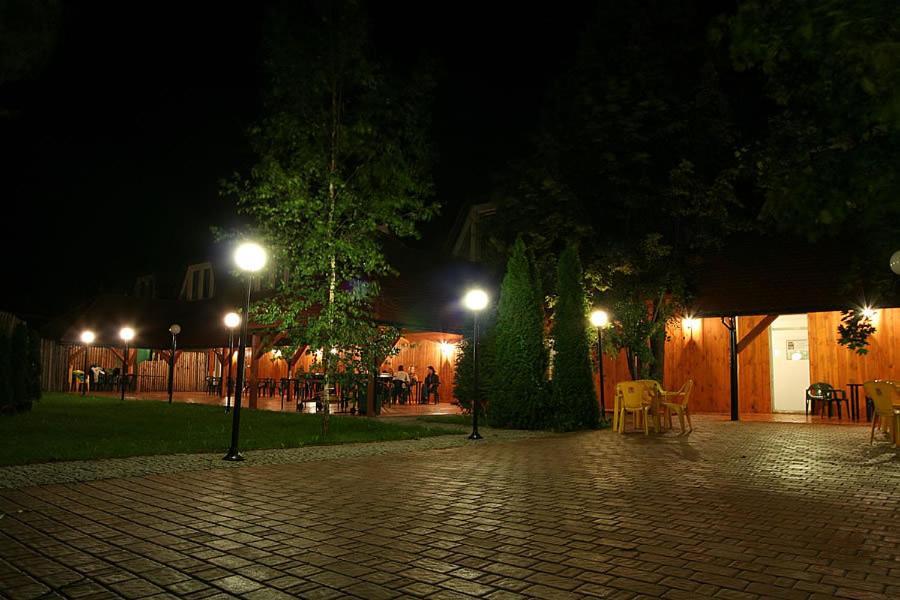 Hotel Tenishouse Marki  Dış mekan fotoğraf