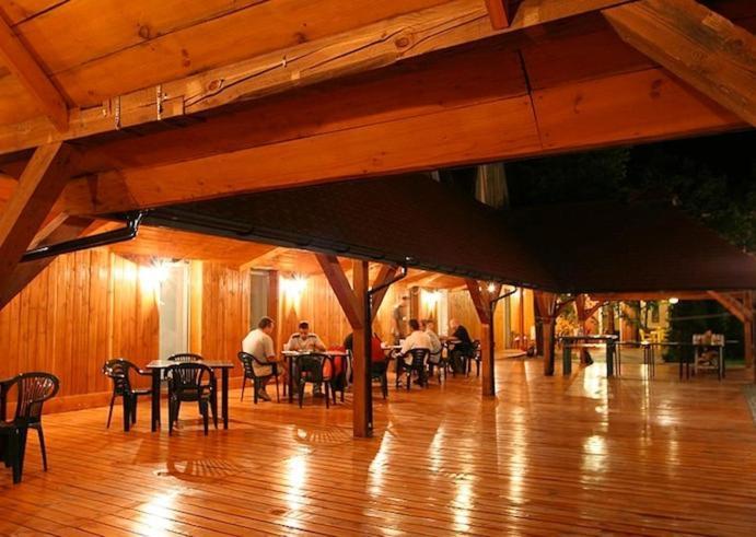 Hotel Tenishouse Marki  Dış mekan fotoğraf